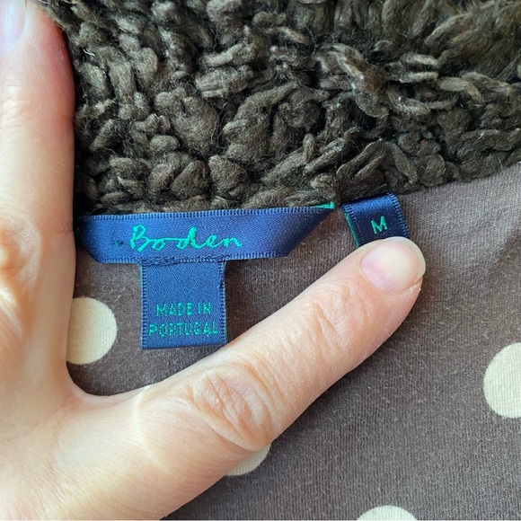 BODEN adorable cropped boucle faux fur zip vest with polka dot lining - Picture 6 of 9